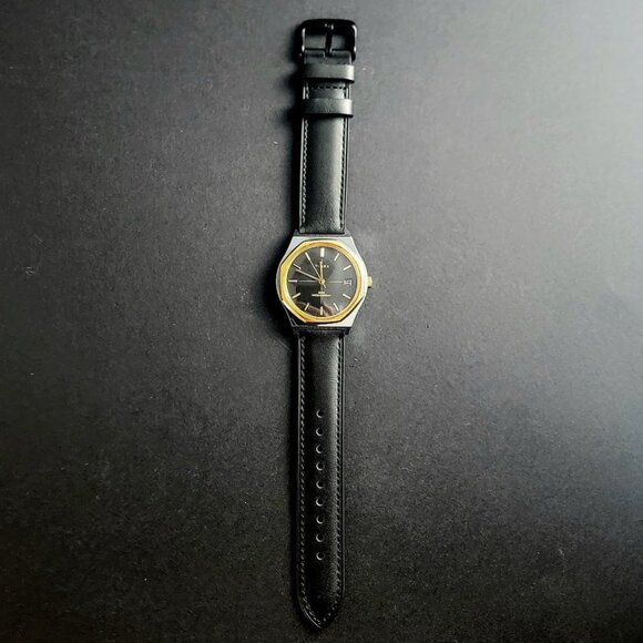 Vintage Timex Royal Oak Mechanical Watch – Black Dial – Gold Bezel – New Strap – - Picture 3 of 6